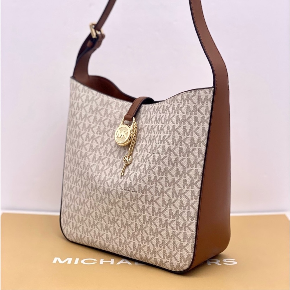 Michael Kors Lyra Small Bucket Shoulder Bag MK Vanilla - Picture 3 of 13
